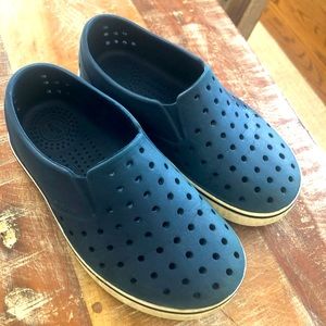 Native “Miles” Child Size C12 shoes in Navy blue